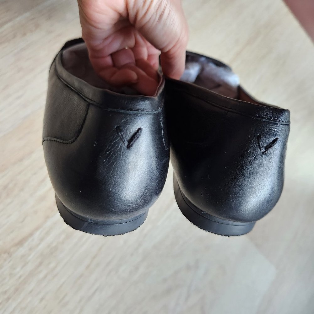 Vionic Black Croc-Embossed Leather Loafers - Picture 8 of 8